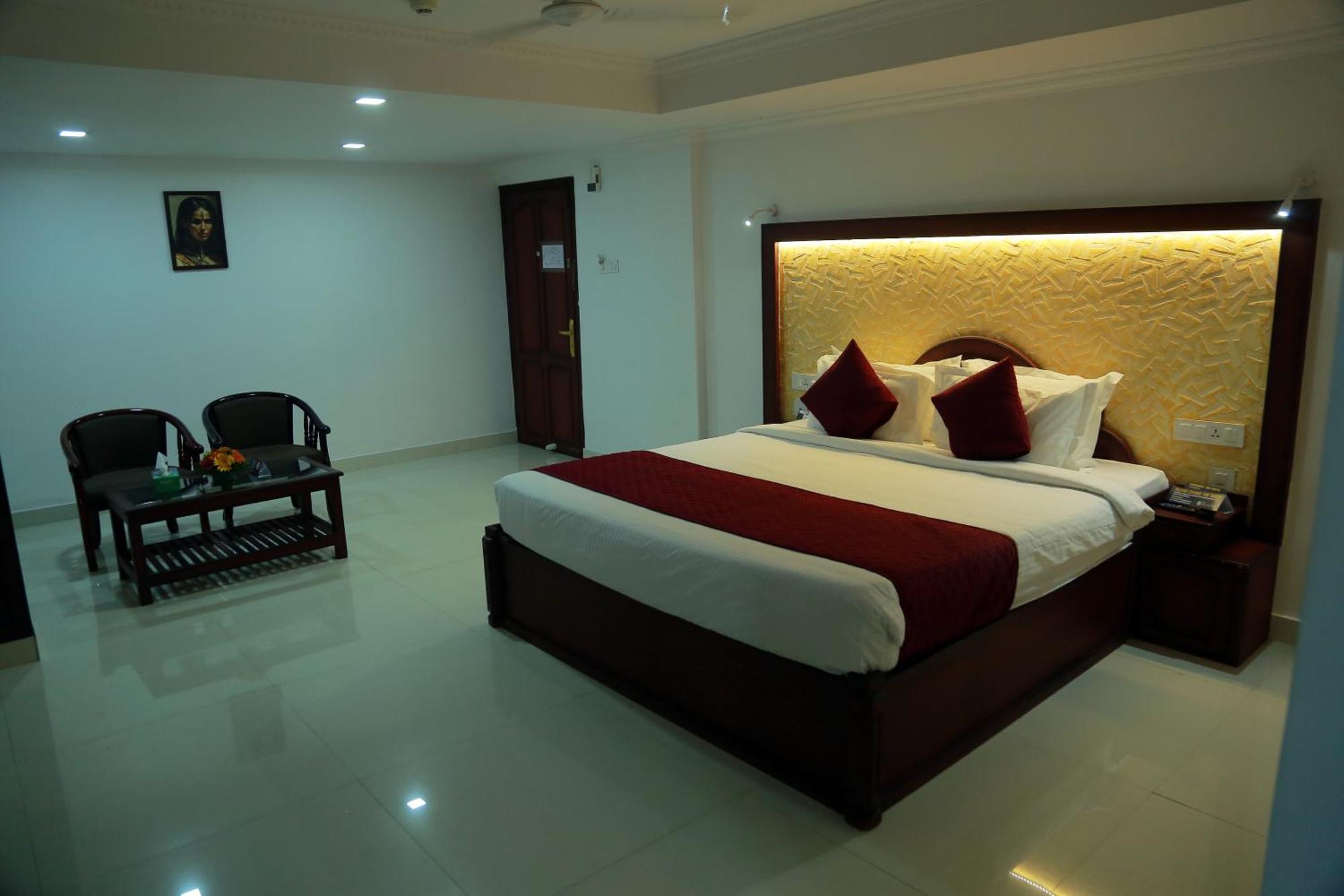 Hotel Savera Park Thrissur Exteriör bild