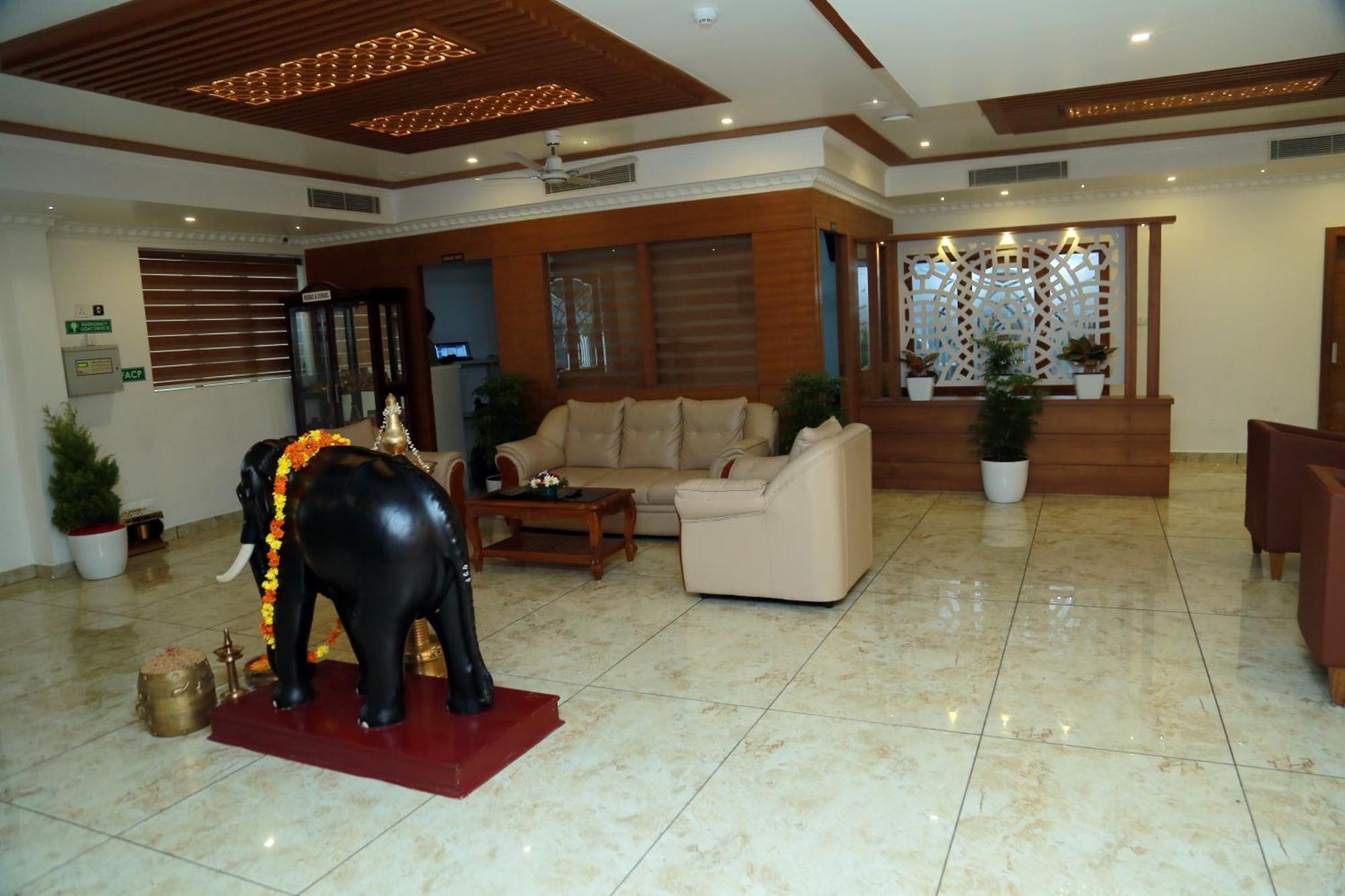 Hotel Savera Park Thrissur Exteriör bild