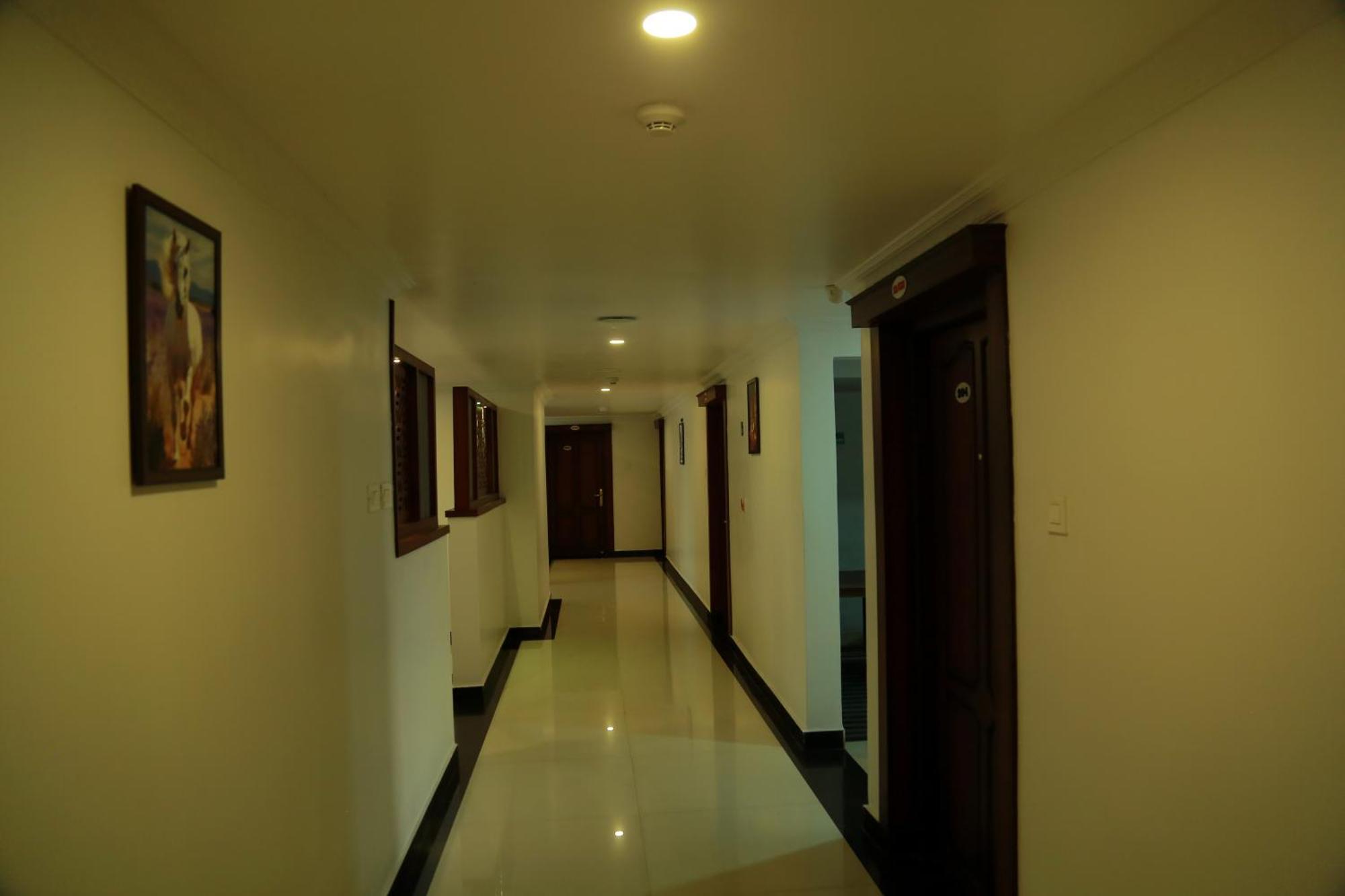 Hotel Savera Park Thrissur Exteriör bild