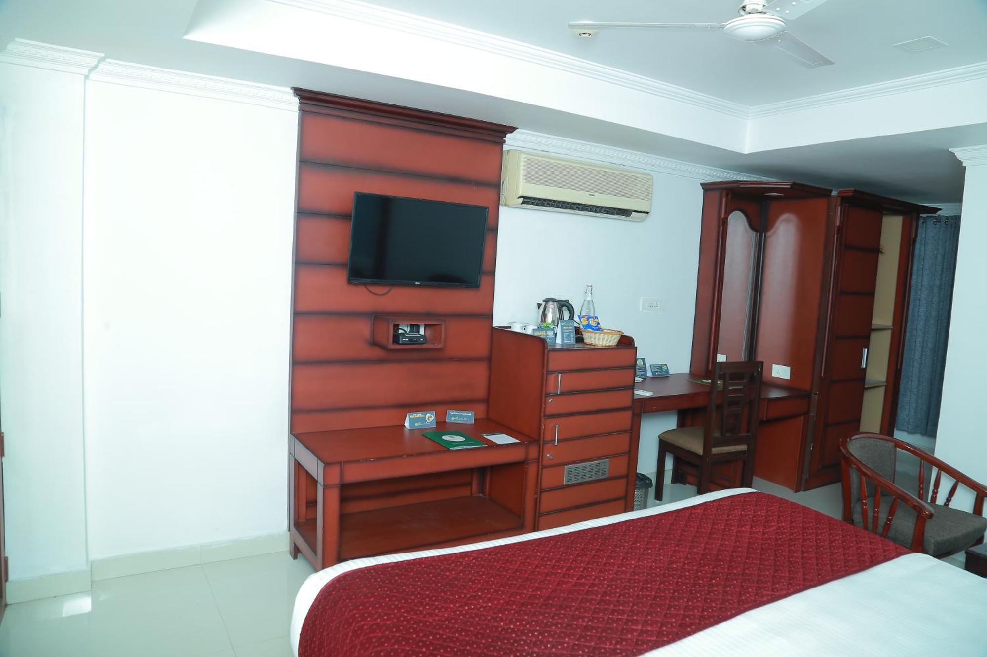 Hotel Savera Park Thrissur Exteriör bild