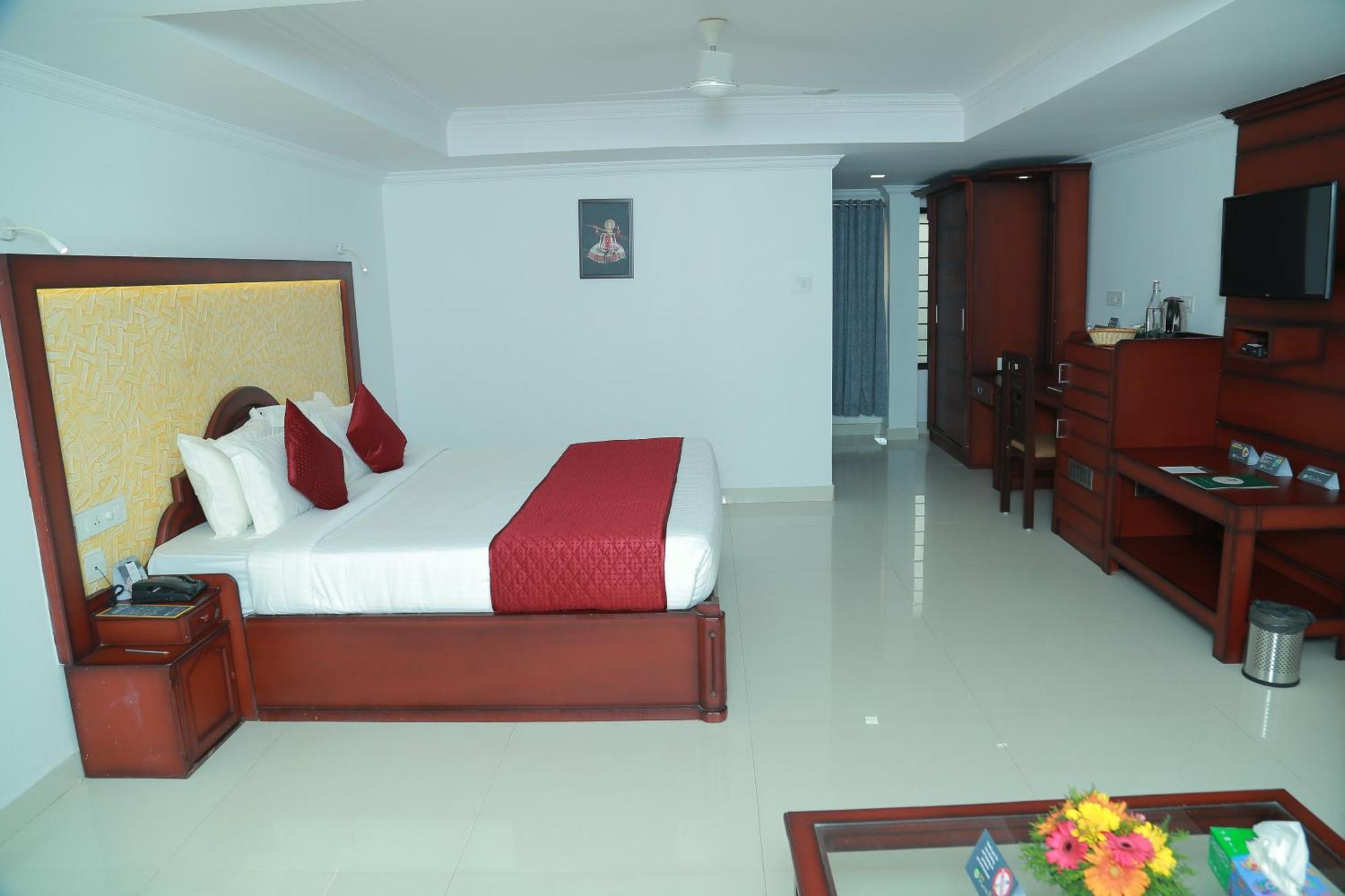 Hotel Savera Park Thrissur Exteriör bild