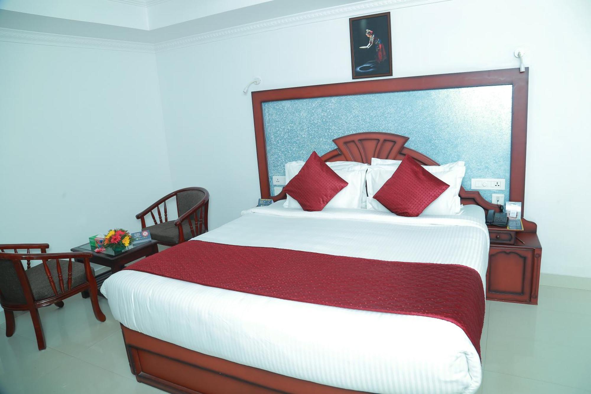Hotel Savera Park Thrissur Exteriör bild