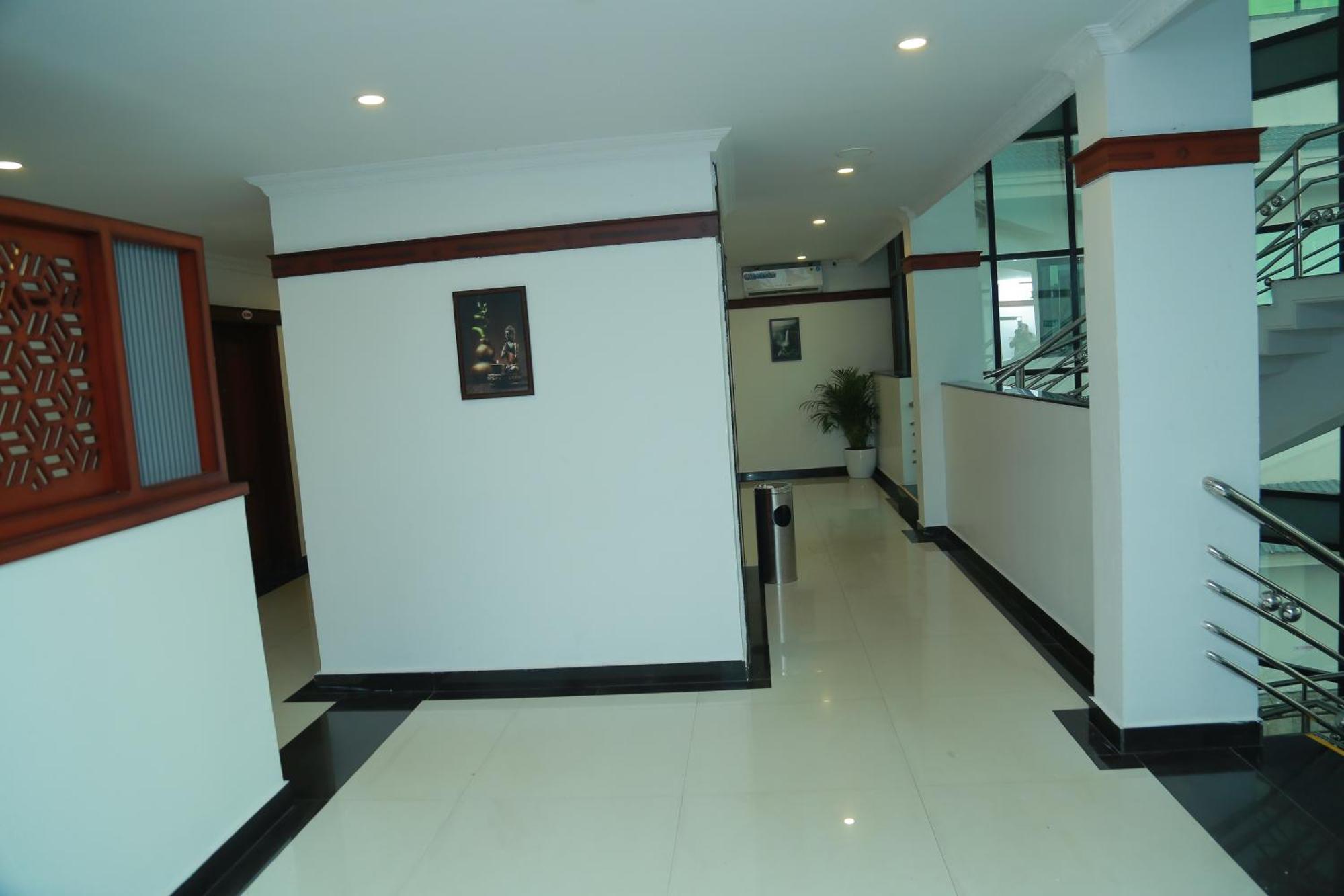Hotel Savera Park Thrissur Exteriör bild