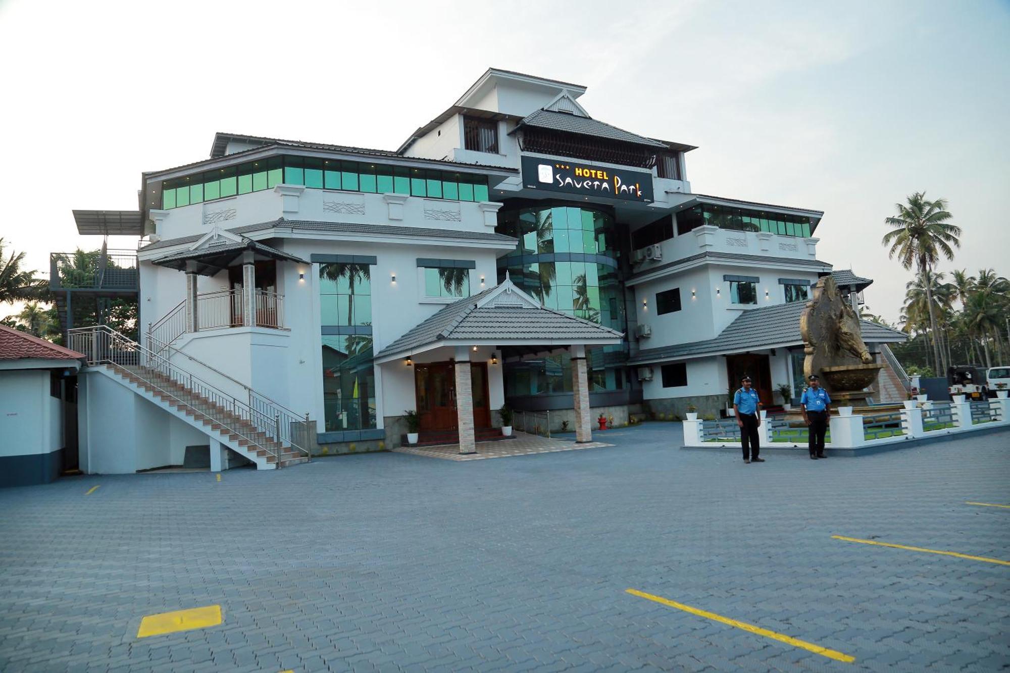 Hotel Savera Park Thrissur Exteriör bild