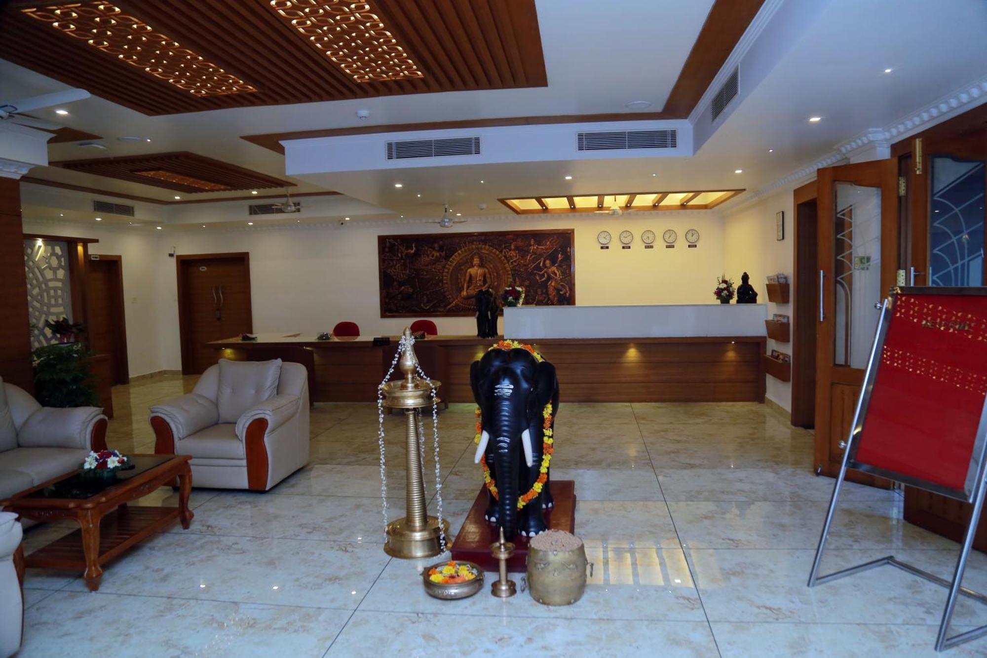 Hotel Savera Park Thrissur Exteriör bild