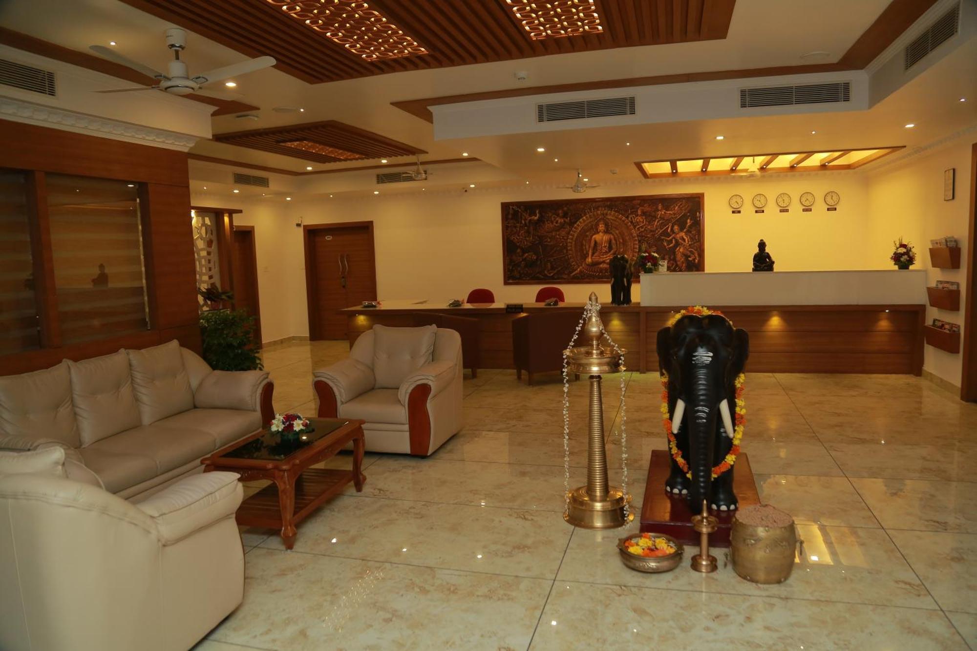Hotel Savera Park Thrissur Exteriör bild