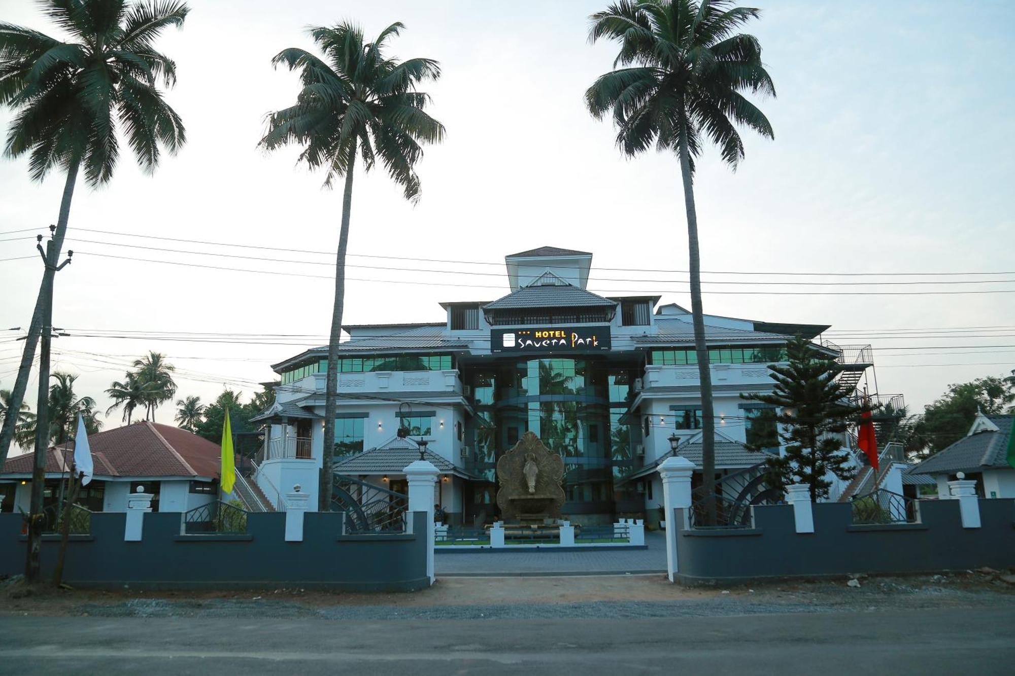 Hotel Savera Park Thrissur Exteriör bild