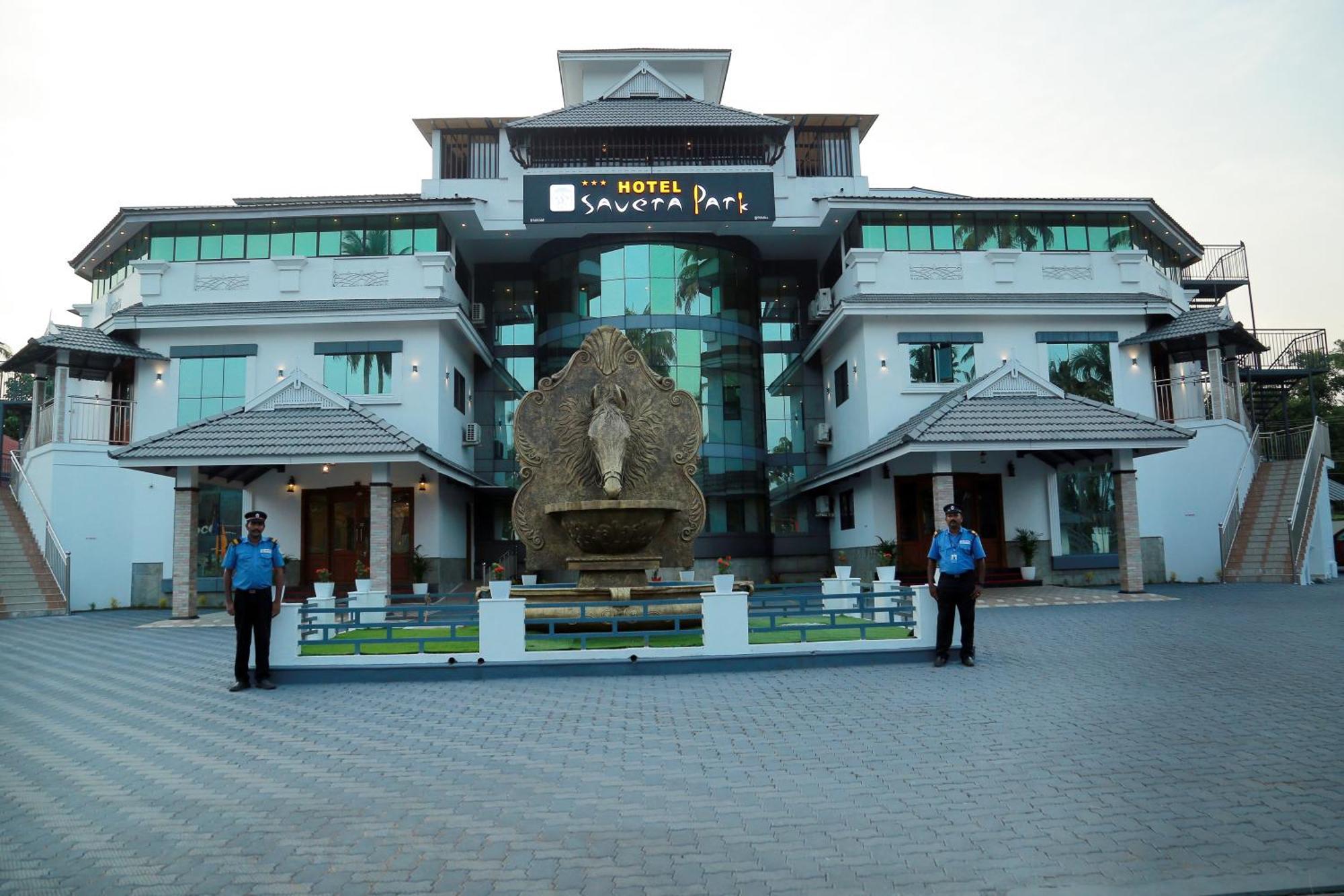 Hotel Savera Park Thrissur Exteriör bild